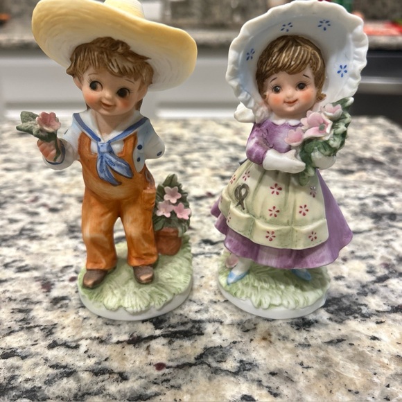Charming Boy and Girl Lefton China  Figurines with Flowers - Picture 1 of 5